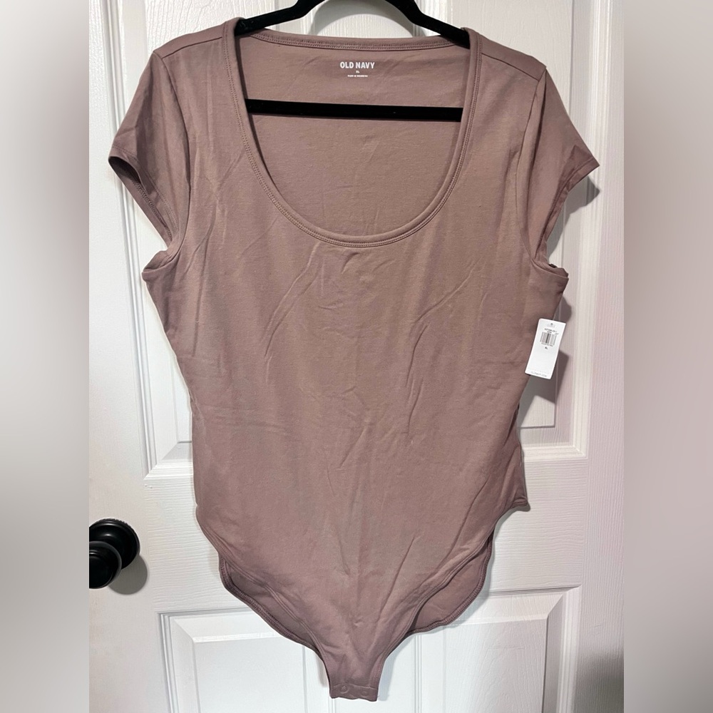 NWT- Scoop Neck Bodysuit- XL- Mauve